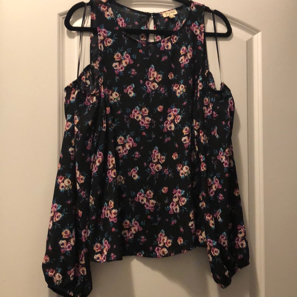 Floral cold shoulder flowy top